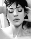 monica-bellucci-wallpaper-[22].jpg